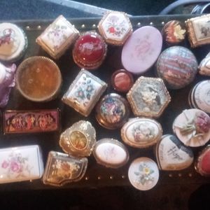 Music boxes many different designs and colors